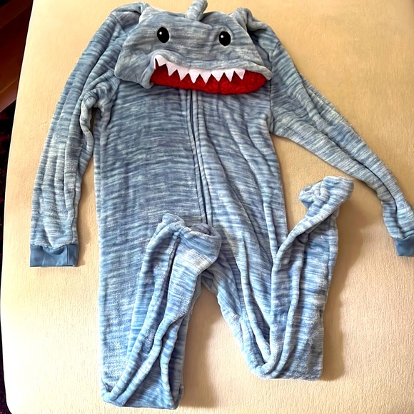 3/25$ Super soft and cozy unisex shark onesie/pyjamas - Picture 1 of 5
